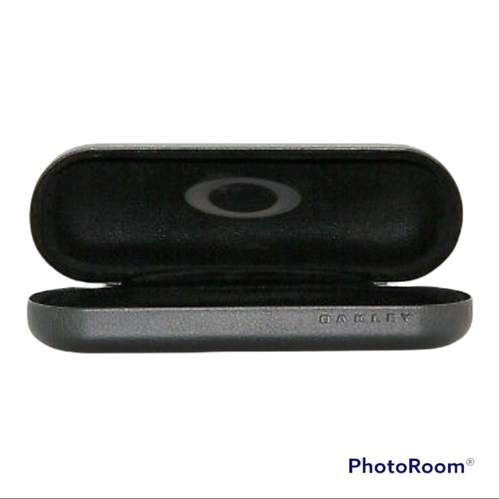 Oakley black hard clamshell sunglasses case